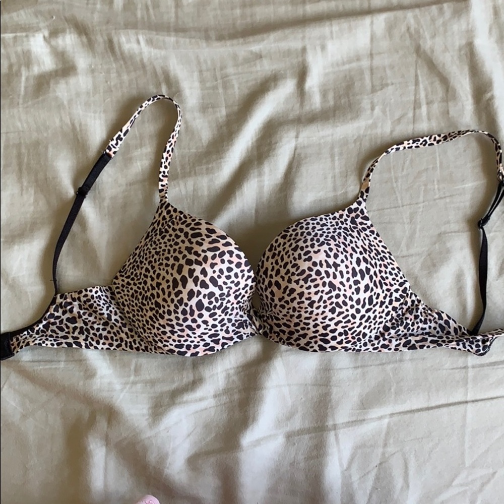 Victoria’s Secret “Gorgeous” bra size 32c